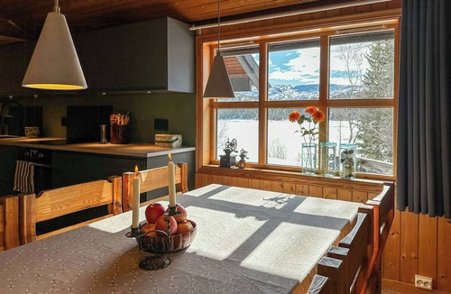 Orkdal House | Mountain cabin with private dock by Søvatnet