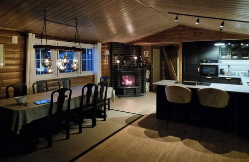 Kroderen House | Mountain Cabin with Stunning Views, Sauna & Lake
