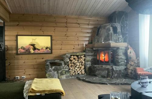 Kroderen House | Mountain Cabin With Stunning Views, Sauna & Lake