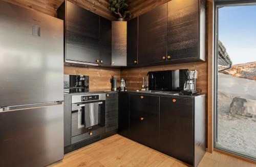 Svidalen House | Mountain Cabin with Stunning Views, Extra Space Available