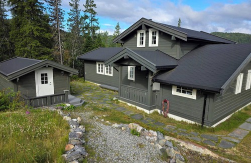 Hjartdal House | Mountain cabin with views of Bonsenås