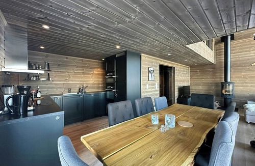 Vang House | Mountain cottage for year-round outdoor activities