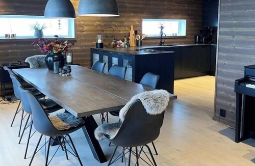 Tromso House | Mountain home with view near Tromsø