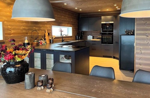 Tromso House | Mountain home with view near Tromsø