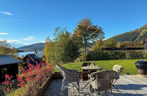 Are House | Mountain house with lakeview for large families