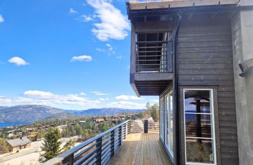 Kviteseid House | Mountain Ski Cabin with Sauna & Scenic Views