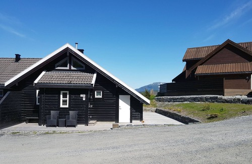 Skulestad Cabin | Mountainside Cottage in Voss with a great view