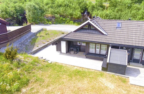 Skulestad Cabin | Mountainside Cottage in Voss with a great view