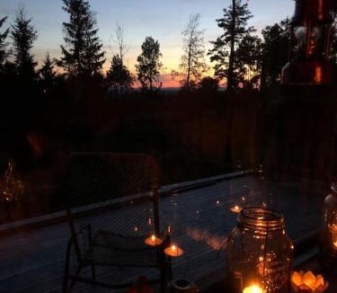 Vikarbyn House | Mysig Fäbod med Öppenspis, WC, Vatten & solceller