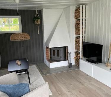 Sundsvall O Villa | Mysigt hus nära hav och skog på härliga Alnö