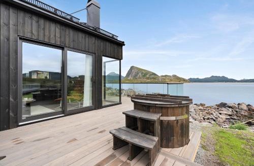 Flakstad House | Nappsholmen seaview