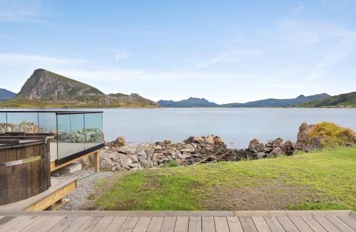 Flakstad House | Nappsholmen seaview