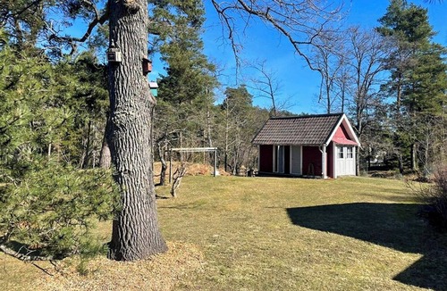 Nacka Municipality House | National romantic villa by Skogsö nature reserve