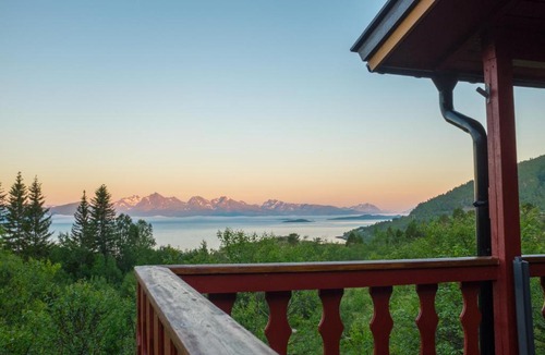 Trany Ski Chalet | Natural Cabin Retreat
