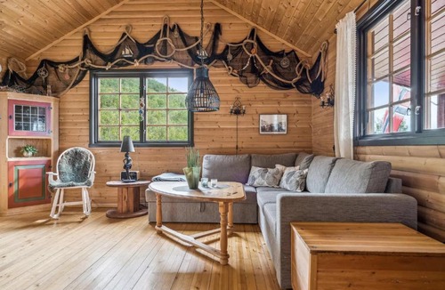 Trany Ski Chalet | Natural Cabin Retreat