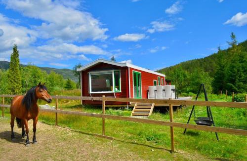 B Ski Chalet | Nature cottage on wooded valley