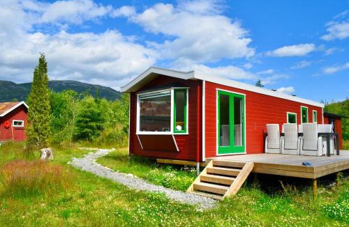 B Ski Chalet | Nature cottage on wooded valley