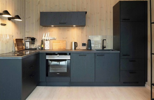 Sykkylven House | Near-sea boat house with panoramic views