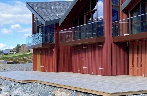 Sykkylven House | Near-sea boat house with panoramic views