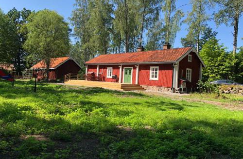 Edsbro Villa | Nedanby | Cottage | Idyllic location | Porch | Grill
