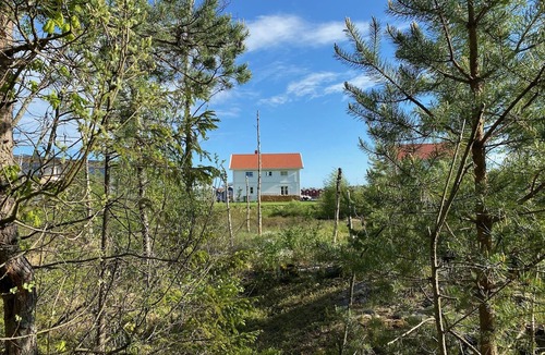 Mellerud O Villa | New 135 sqm lakeside villa on Lake Vänern with idyllic harbor flair + nature reserve