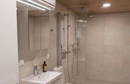 Jyvaskyla Apartment | New 13th Floor 2BR Apt in Centre | Hot Tub & Sauna