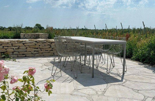 Burgsvik Apartment | New apartment in a converted stone barn near sea