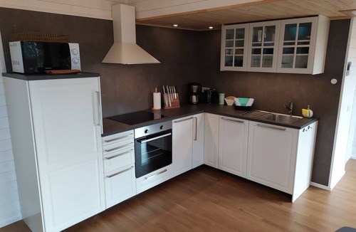 Hultsfred House | New building (2020) for 2 pers quiet location, whirlpool, bed linen and much more incl
