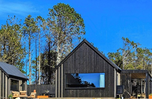 Ha House | New cabin between forest and beach in Ogna