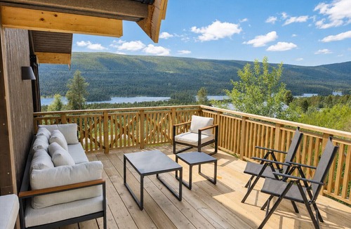 Al Municipality Cabin | New luxury cabin in Geilo with hot tub, mountain views & ski access