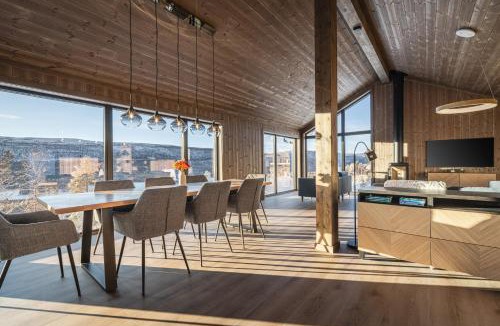 Al Municipality House | New luxury cabin in Geilo with hot tub, mountain views & ski access
