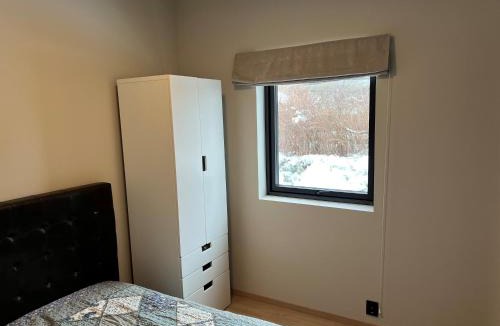 Ytrebygda Apartment | New & Modern apartment in a quiet area with Free Parking