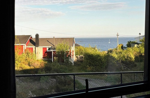 Kolbjørnsvik House | New Scandinavian cabin with sea views on Hisøy