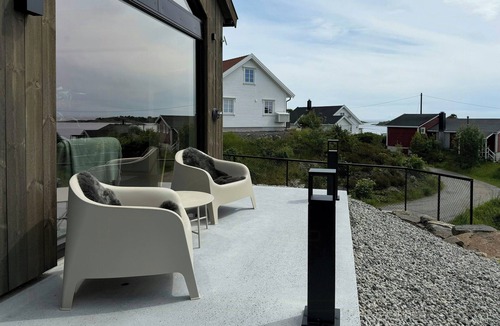 Kolbjørnsvik House | New Scandinavian cabin with sea views on Hisøy