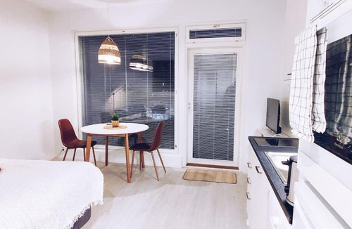 Vantaa Apartment | New Studio Cherry near Helsinki airport in Kivistö