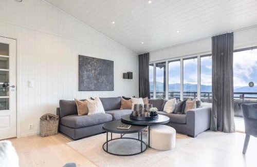 Voss Apartment | Newer apartment with beautiful view and 3 bedrooms
