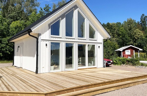 Jarnforsen House | Newly built cottage located on lake plot next to Lake Flaten outside Virserum | SE05072