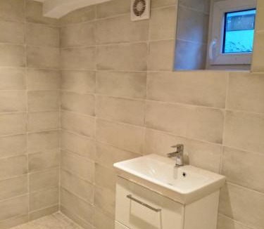 Moss Municipality Apartment | Newly Renovated 2 Bedrooms Apartment - Walking distance to Everything in Moss
