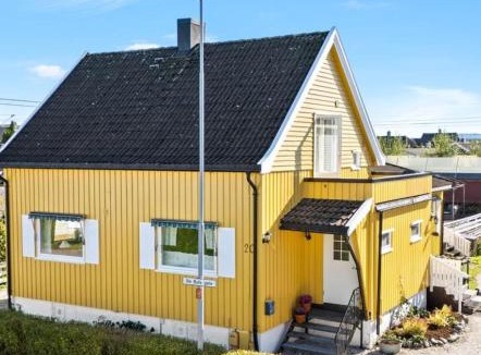 Lillestrom Apartment | Newly Renovated Flat for 4 - 10 min ride to both Oslo and the Airport