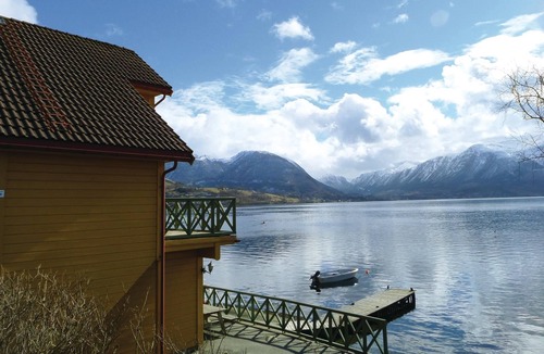Rosendal Apartment | Nice apartment in Rosendal with sauna