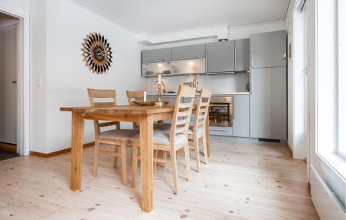Fidjeland Apartment | Nice Apartment In Tjørhom With Wifi