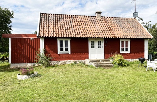Storlinge Ski Chalet | Nice cottage on Öland with grazing sheep in the surroundings I SE04033