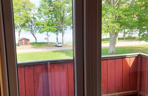 Lonashult Ski Chalet | Nice holiday home with a view of lake Åsnen in Hulevik, Lönashult | SE06056