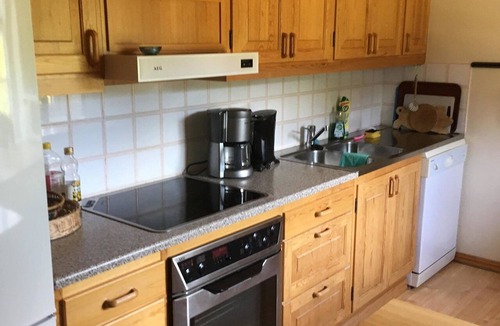 Stensberg-Kungshog House | Nice holiday home with lake view