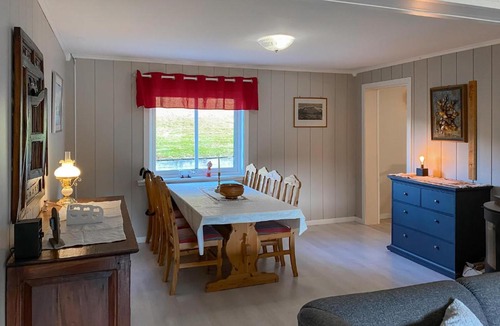Vanylven House | Nice Home In Åheim With House Sea View