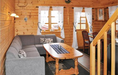 Vestvagøy House | Nice Home In Bøstad With House A Mountain View