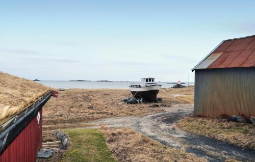 Vestvagøy House | Nice Home In Bøstad With House A Mountain View