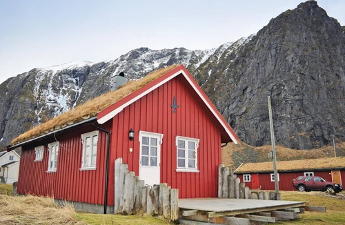 Vestvagøy House | Nice home in Bøstad with house a mountain view