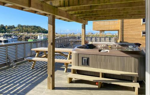 Haram House | Nice Home In Fjørtoft With Harbor View