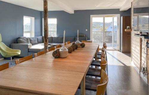 Haram House | Nice Home In Fjørtoft With Harbor View